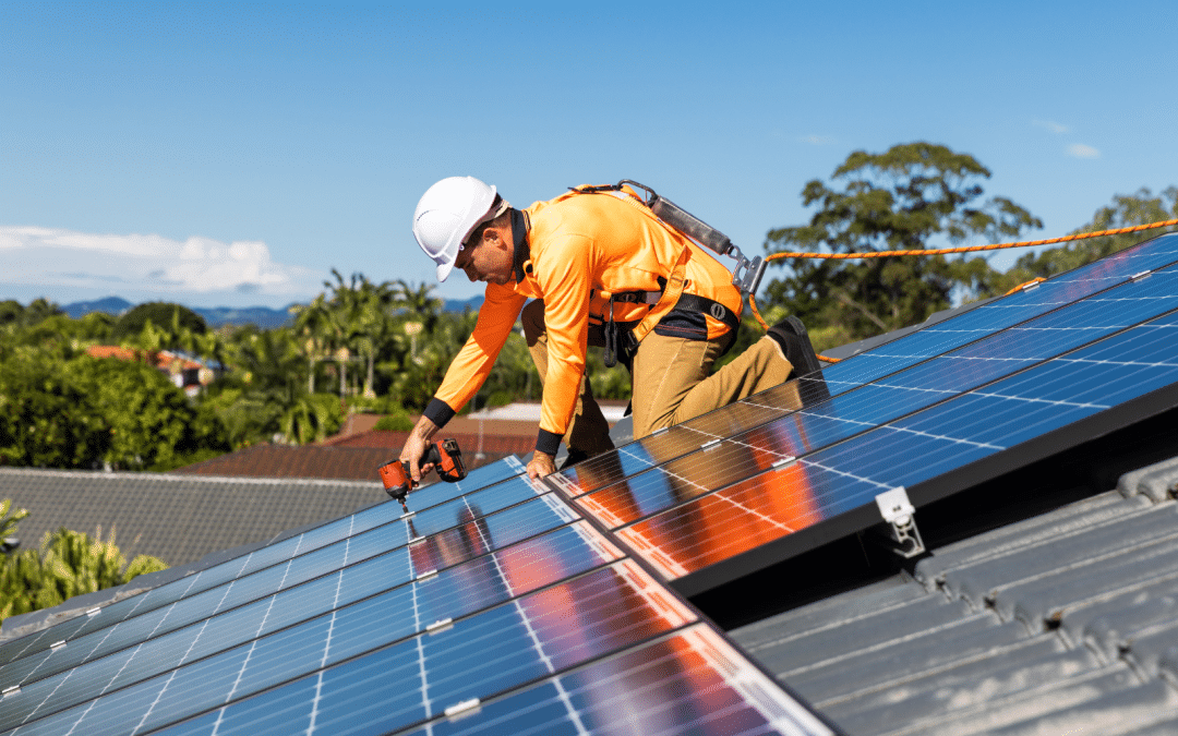 Entretien des Panneaux Solaires en Bord de Mer : Protégez Votre Installation à Royan et en Charente-Maritime
