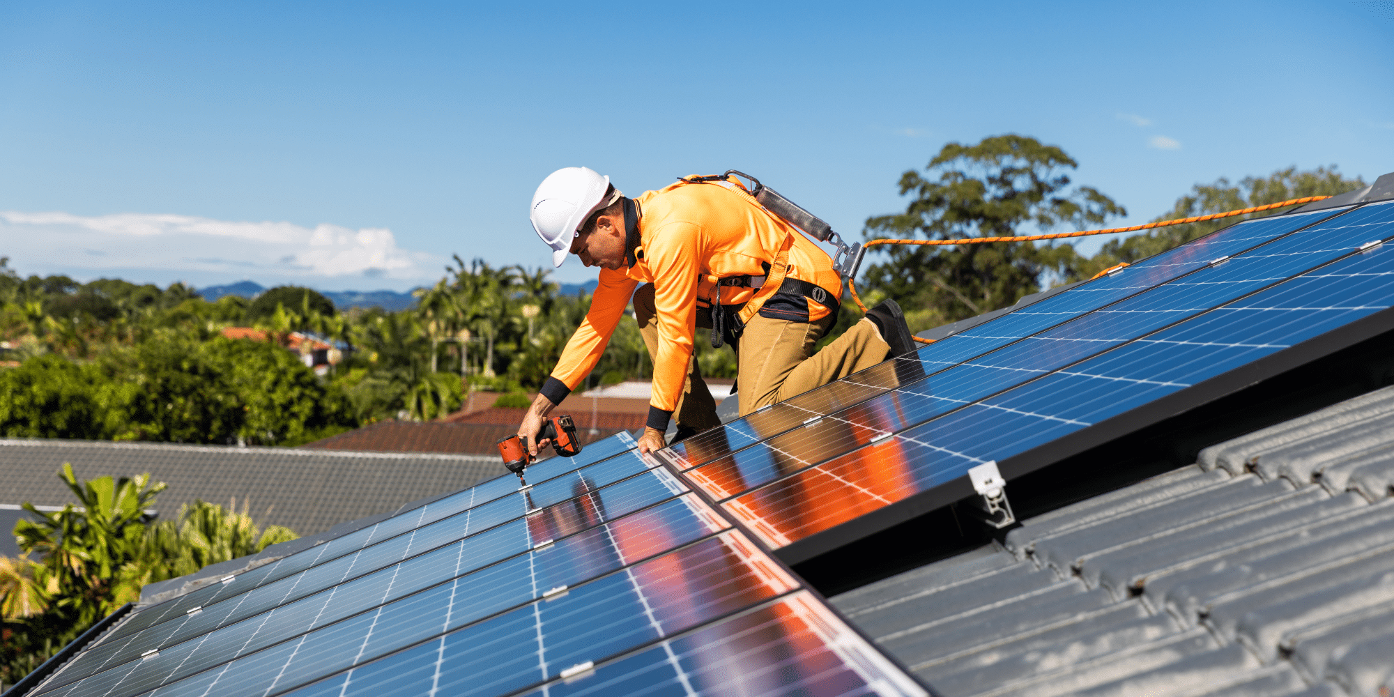 Entretien des Panneaux Solaires en Bord de Mer : Protégez Votre Installation à Royan et en Charente-Maritime