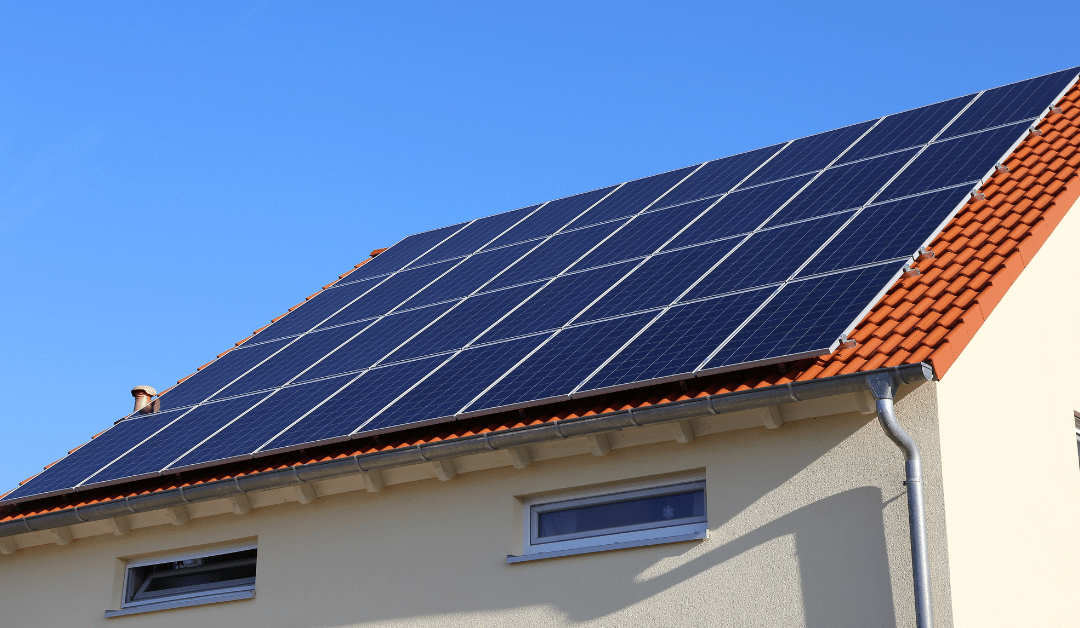 Pourquoi associer batterie domestique + panneau photovoltaïque ?