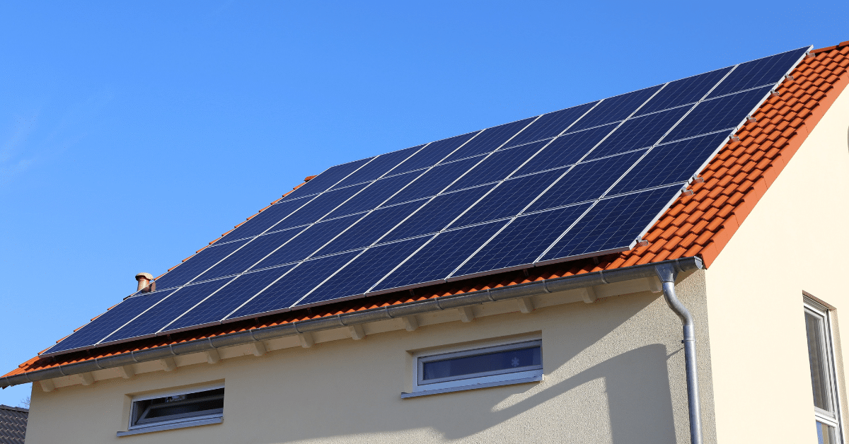 Pourquoi associer batterie domestique + panneau photovoltaïque ?